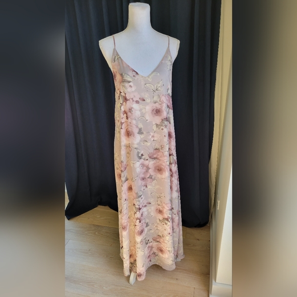 LULUS | Blush + Mauve Floral Maxi - Picture 5 of 16